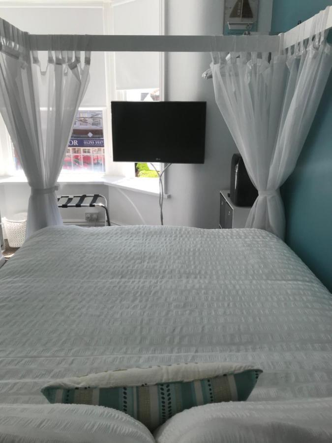 Number 40 - No Multiple Room Bookings Blackpool Extérieur photo
