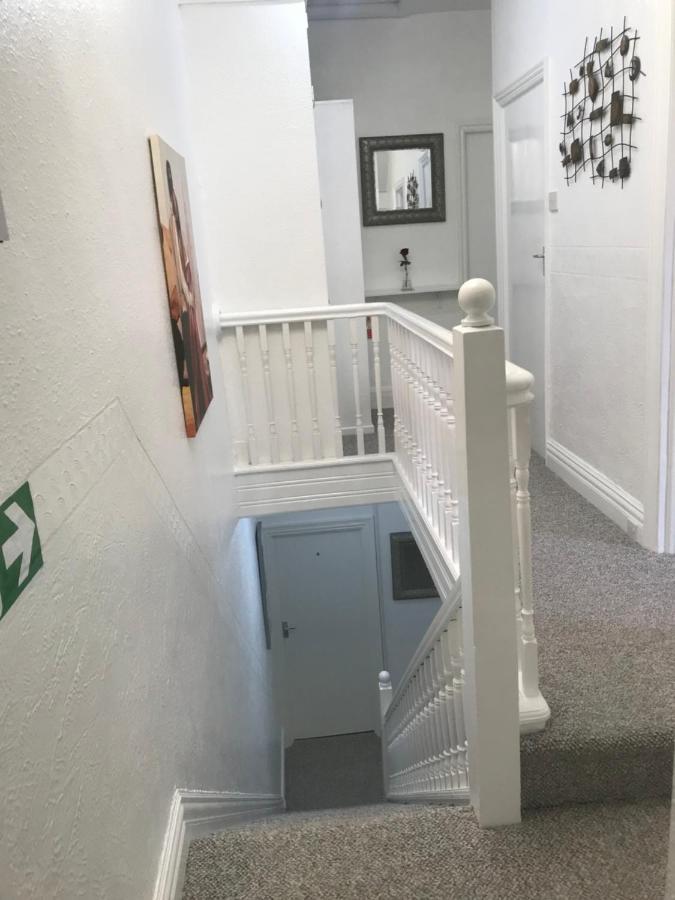 Number 40 - No Multiple Room Bookings Blackpool Extérieur photo