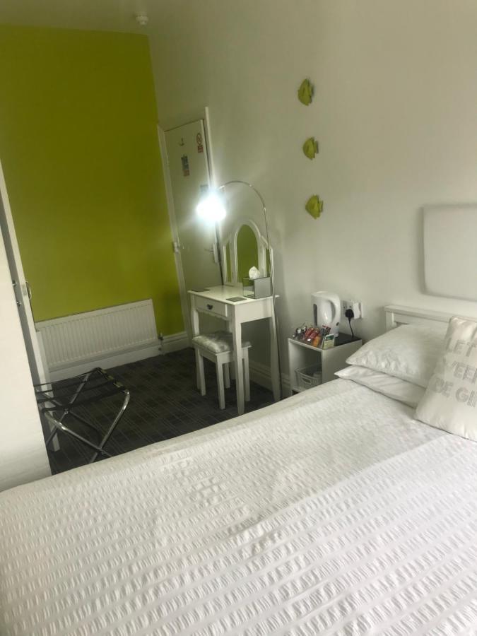 Number 40 - No Multiple Room Bookings Blackpool Extérieur photo